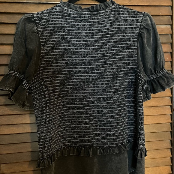 Puffed Sleeve Smocked Top Sz M 🌺Host Pick🌺 - Picture 5 of 10